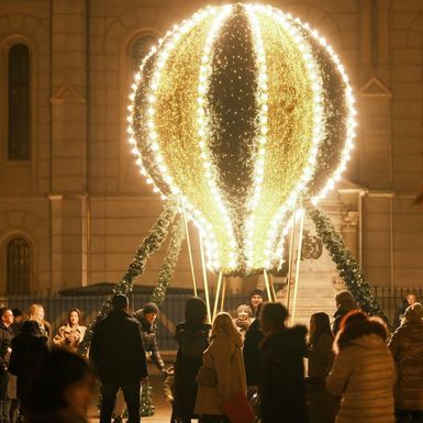 Božićni balon na Cvjetnom trgu u Zagrebu