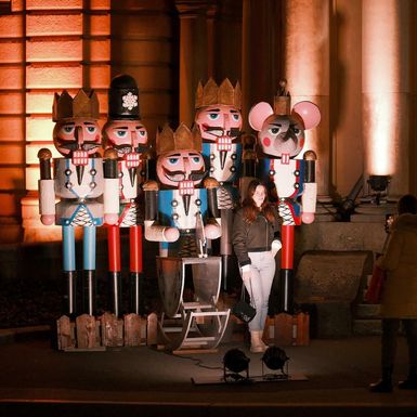 Orašari ispred zagrebačkog HNK u slopu Adventa