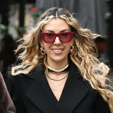 Dama iz Zagreba u crnim slingback štiklama