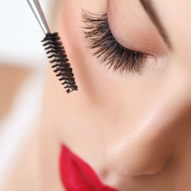 Make-up umjetnica slavnih savjetuje korištenje smeđe maskare uz crnu (Foto: Getty Images)