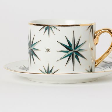 Šalice ukrašene zvijezdama u božićnom stilu iz trgovine H&M Home - 4