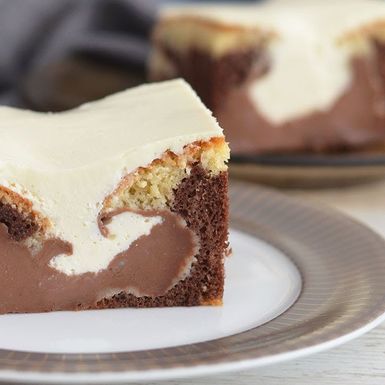 Kolač s vrhnjem i pudingom