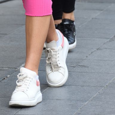 Ulična moda iz centra Zagreba u bijelim tenisicama - 15