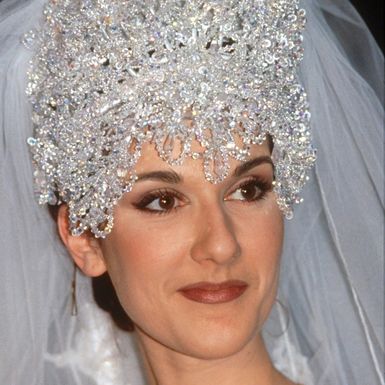 Fascinator težak 2,7 kilograma ozlijedio je Celine Dion
