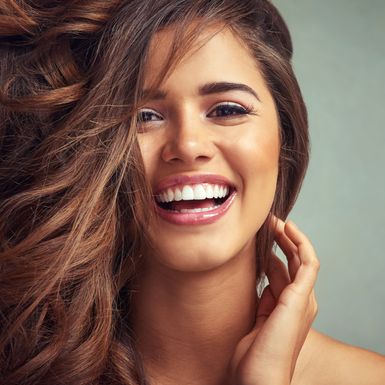 Žena s prekrasnom kosom