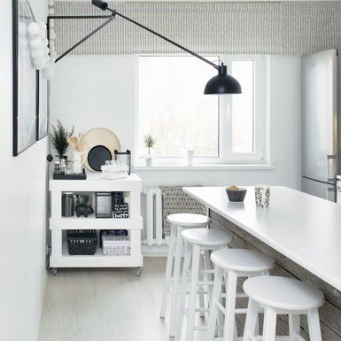 Minimalistički uređen crno-bijeli stan - 5