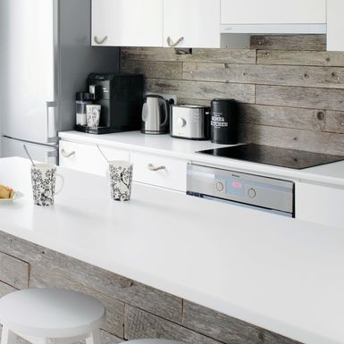 Minimalistički uređen crno-bijeli stan - 9