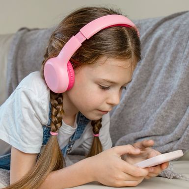 Djeca provode nevjerojatno puno vremena s mobitelom u rukama