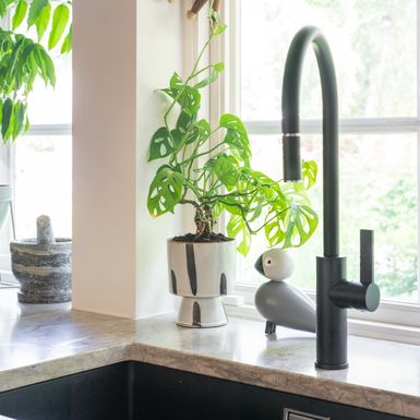 Crni detalji izgledaju sjajno, ali mogu biti izazovni za održavanje