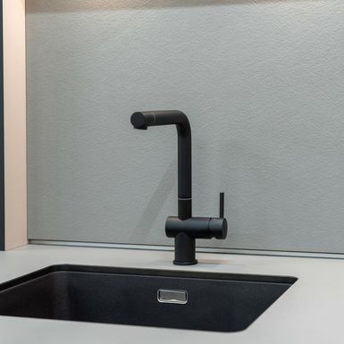 Crni detalji izgledaju sjajno, ali mogu biti izazovni za održavanje