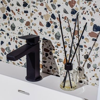 Crni detalji izgledaju sjajno, ali mogu biti izazovni za održavanje