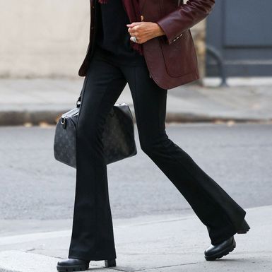 Brigitte Macron u trapezicama i čizmama s blok petom - 1