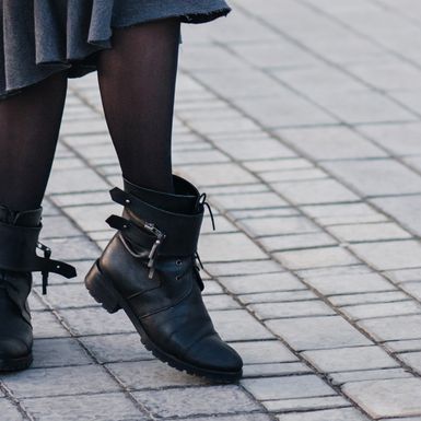 Žena u gležnjačama