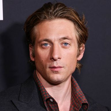 Jeremy Allen White trenutno promovira svoj novi film Springsteen: Izbavi me iz ništavila