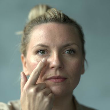 Zadovoljna recenzije: Čitateljice su isprobale kremu za instant korekciju vrećica ispod očiju