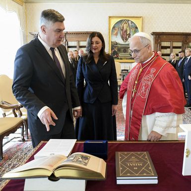 Sanja Musić Milanović i Zoran Milanović u privatnoj audijenciji kod pape Lava XIV.