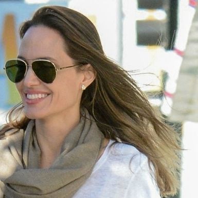 Angelina Jolie u uskoj suknji s visokim rasporom - 2