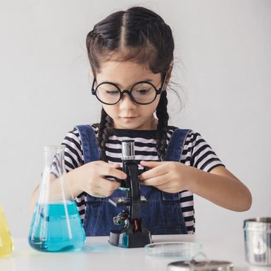 Djevojčica u školi