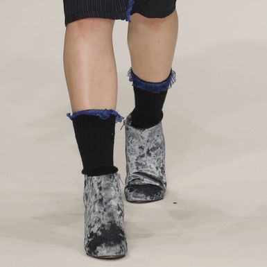 Čarape s volančićem odlično izgledaju uz gležnjače i suknju \'pencil\' kroja