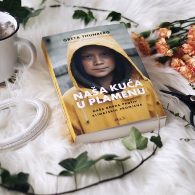 Knjiga \'Naša kuća u plamenu\' Grete Thunberg