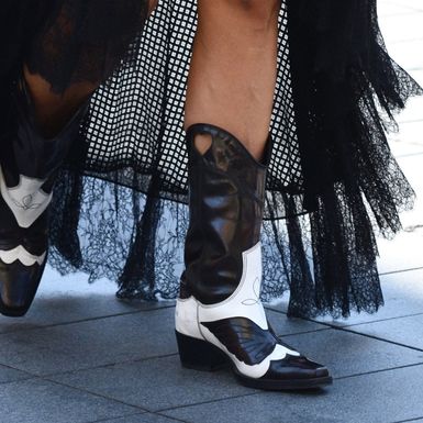 Olja Vori u kaubojkama i čipkastoj haljini - 2