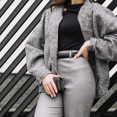 Žena u jesenskoj jakni