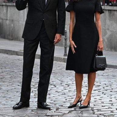 Kraljica Letizia nosila je crnu haljinu modne kuće Carolina Herrera