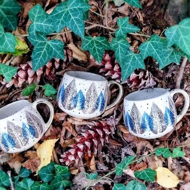 Svaka je šalica ručno oslikana