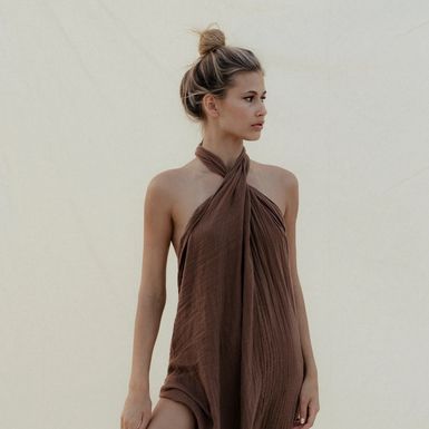 Izabel Kovačić nosi suknju/haljinu Alba iz kolekcije lunilou x izakova