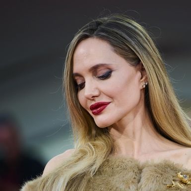 Angelina Jolie voli nositi crveni ruž