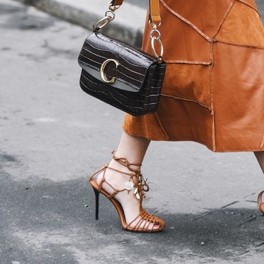 Suknje A kroja čest su izbor dama za posao