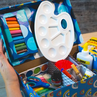 Unikatna kutija za likovni ili školski pribor