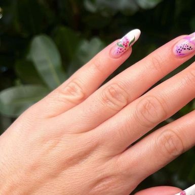 Nokti s uzorkom orhideje