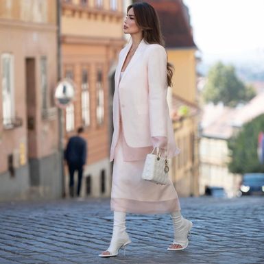Severina u kostimu i čizmama bez prstiju brenda Sportmax - 1
