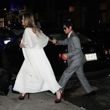 Angelina Jolie u haljini dizajnerice Madame Gres i štiklama Aquazurra - 3