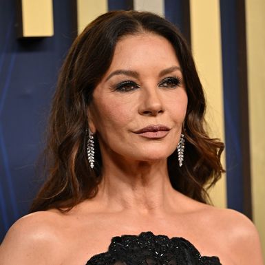 Catherine Zeta-Jones u couture haljini Yare Shoemaker na Emmyjima 2025. - 5