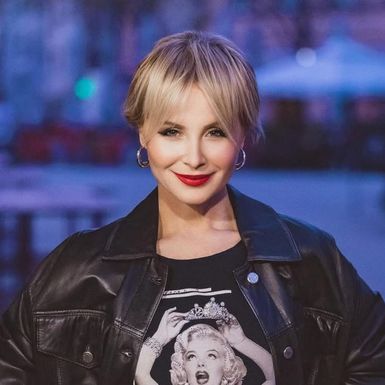 Danijela Martinović u skinny trapericama i gležnjačama - 1