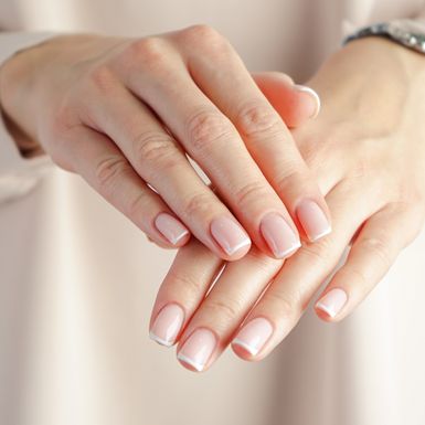 Mikro francuska manikura