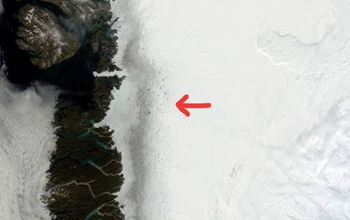 Satelitske snimke tamne zuone na ledemoj ploči na Grenlandu (Foto: MODIS/NASA)