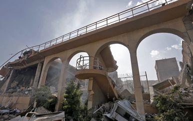 Uništena sirijska postrojenja (Foto: AFP) - 6
