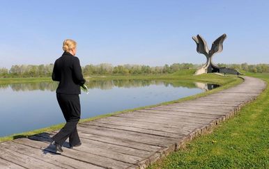 Kolinda Grabar-Kitarović u Jasenovcu (Foto: Ured PRH)