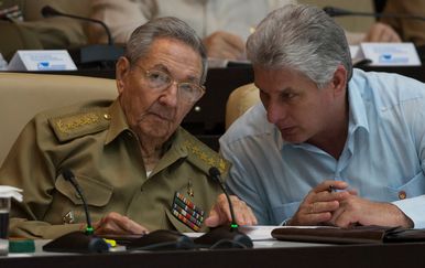 Raul Castro i Miguel Diaz-Canel (Foto: AFP)