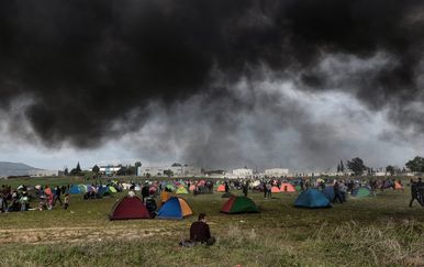 Migranti žele prijeći granicu (Foto: AFP)