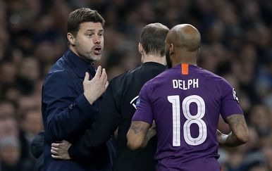 Pochettino u razgovoru s \"krvnikom\" Delphom (Foto: AFP)