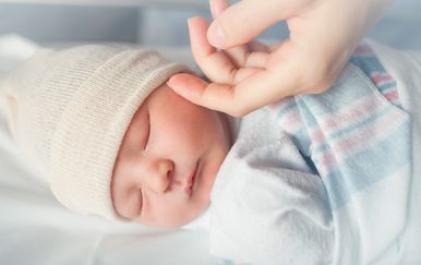 Odjeća od organskog pamuka ističe se kao najbolji odabir za novorođene bebe