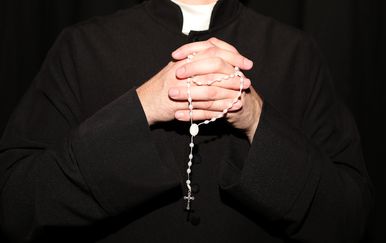 Svećenik (Ilustracija: Kristina Stedul Fabac/PIXSELL)