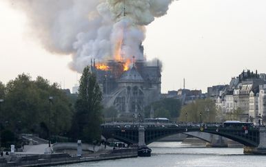 Katedrala Notre-Dame u plamenu (Foto: AFP)