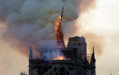 Notre-Dame u plamenu (Foto: Geoffroy VAN DER HASSELT / AFP)