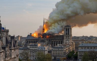 Katastrofalan požar katedrale Notre Dame (Foto: AFP)