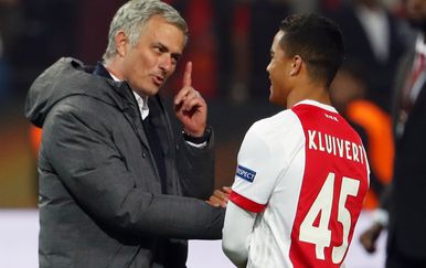 Jose Mourinho i Justin Kluvert (Foto: AFP)